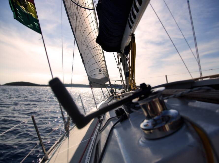 barco velero navegando